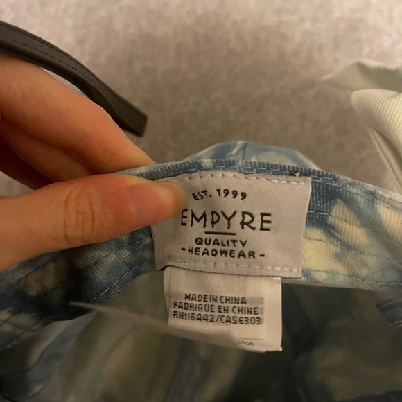 Cloud hat with bow that ties on the back - Picture 3 of 5